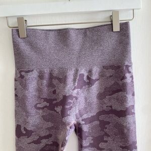 Seamless camo leggings